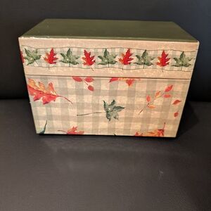 Vintage Decorative Leaf Patterned Recipe Box